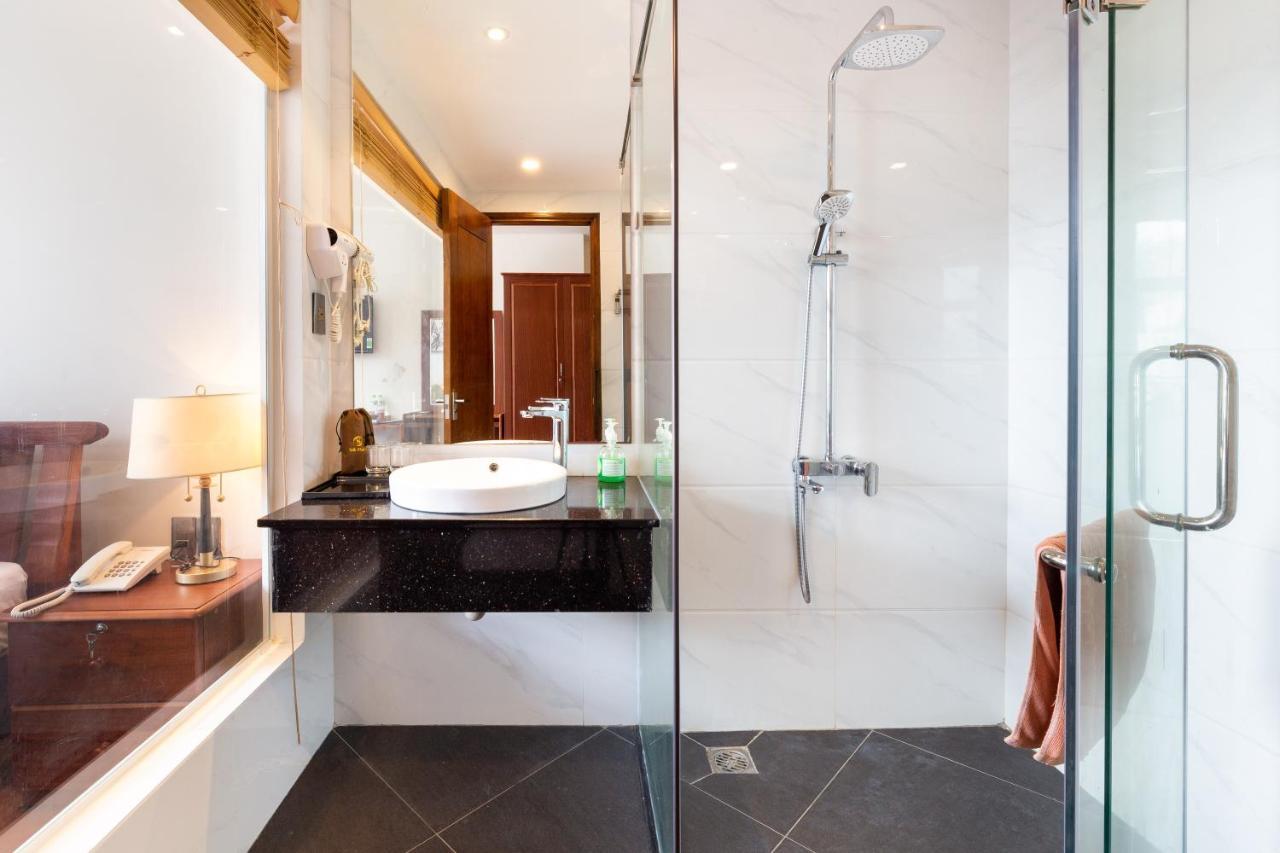 Silk Hong Ha Airport Hotel 호치민 외부 사진
